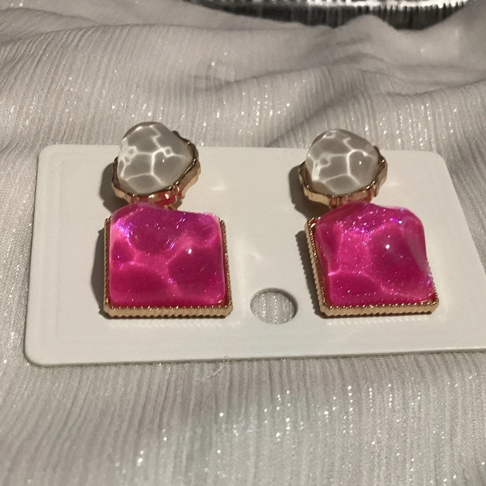 💗 Pink Glittery & White Translucent Geometric Resin Drop Water Ripple Ea…